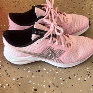Nike 6Y/fits women size 7 downshifter